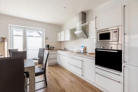 Property building, Kitchen or kitchenette, Living room