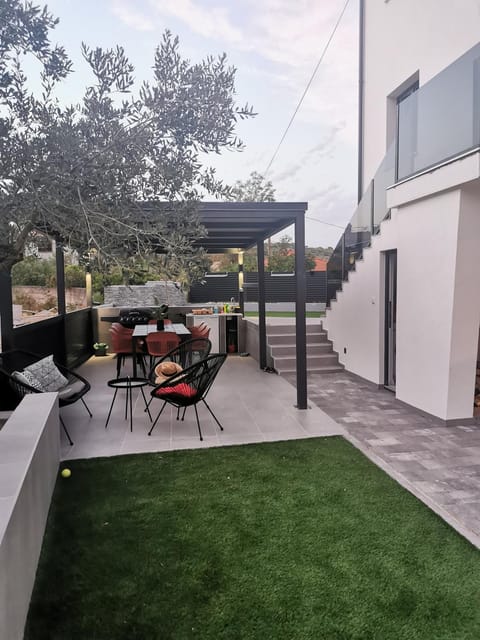Patio, BBQ facilities, Garden, Balcony/Terrace, Seating area, Dining area, Garden view
