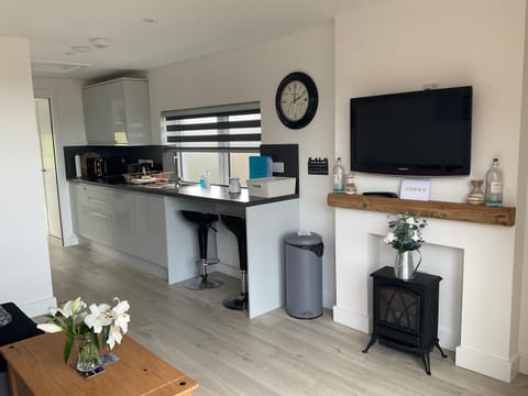 TomaX Garden Cabin Free Parking Cabin in Scotland