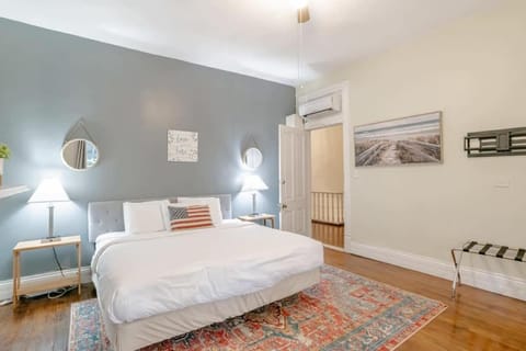 Pretty Peach Palace-Historic, Mins to Downtown House in Mobile