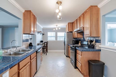 Sunny Side at Dog River-Dock, Lake, Fenced Yard House in Mobile