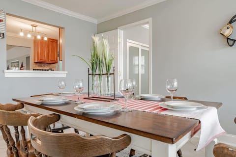 Sunny Side at Dog River-Dock, Lake, Fenced Yard House in Mobile