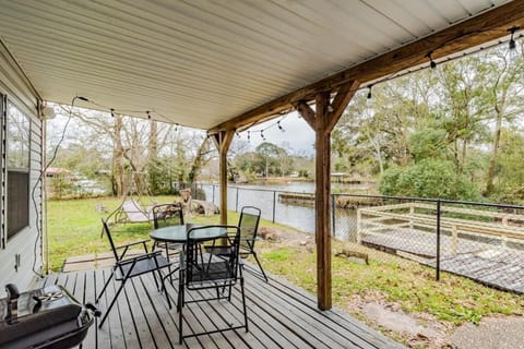 Sunny Side at Dog River-Dock, Lake, Fenced Yard House in Mobile