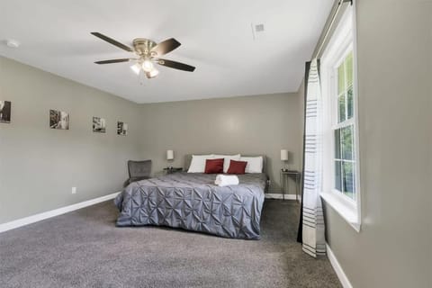 Mins to Oakwood U! American Retreat Apartment in Huntsville