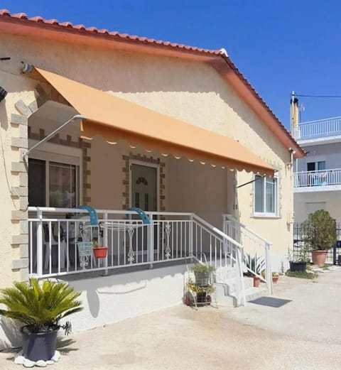 Property building, Patio, Day, Balcony/Terrace