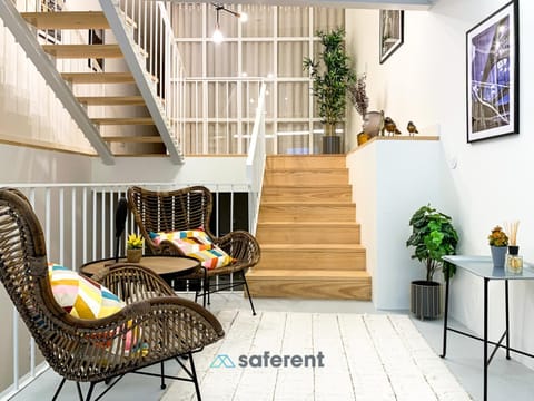 Facade/entrance, Seating area