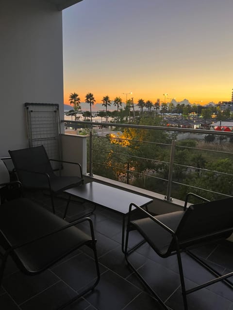 Natural landscape, View (from property/room), Balcony/Terrace, Sunrise, Sunset