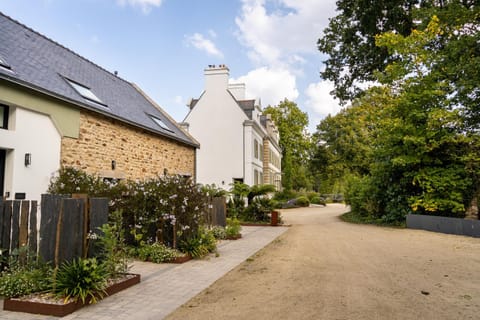 Property building, Spring, Day, Night, Natural landscape, Garden view, Inner courtyard view