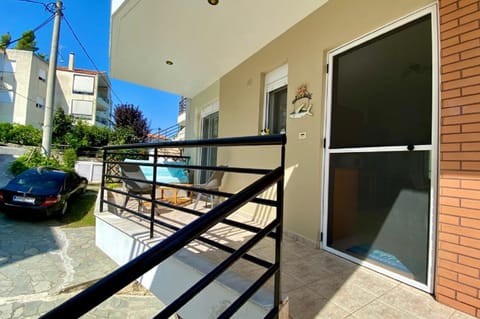 Facade/entrance, Balcony/Terrace