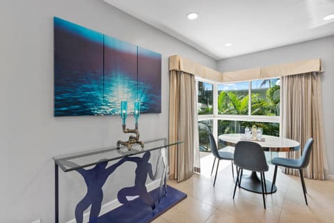 Seating area, Dining area