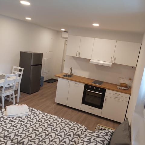 Dining area, kitchen