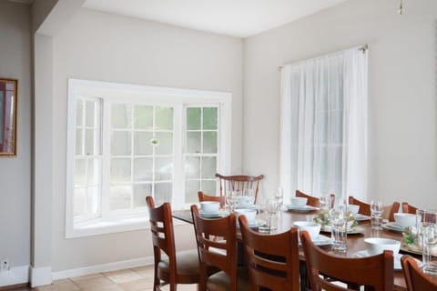 Redmont Revival-Walkable-Pets-UAB House in Vestavia Hills