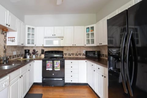 Redmont Revival-Walkable-Pets-UAB House in Vestavia Hills