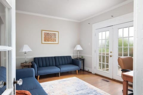 Redmont Revival-Walkable-Pets-UAB House in Vestavia Hills