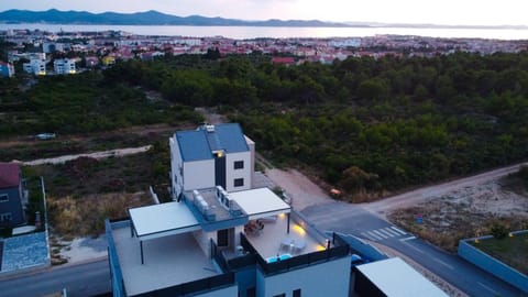 Day, Natural landscape, Bird's eye view, City view, Sea view, Street view, Location