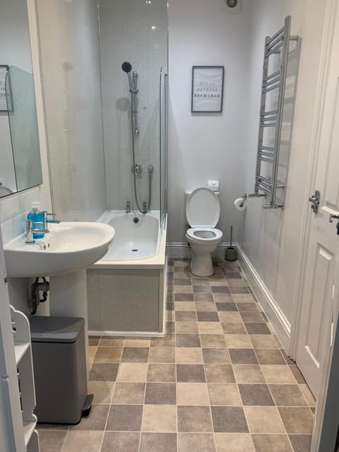 Gateshead Serviced Apartment Ideal for Contractors and Vacationing Apartment in Gateshead