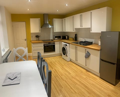 Gateshead Serviced Apartment Ideal for Contractors and Vacationing Apartment in Gateshead