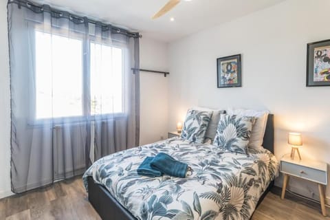 - LUXUEUX CASA SELVA - Parking Gratuit - Spacieux - balcon - Wifi Apartment in Bourgogne-Franche-Comté