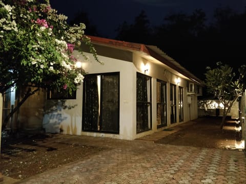Garden, Photo of the whole room, minibar
