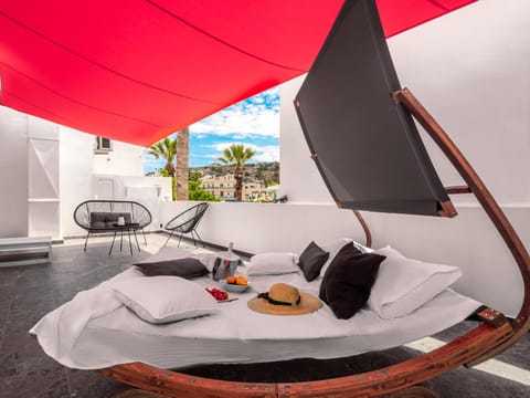 Balcony/Terrace, sunbed