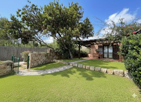 Property building, Spring, Day, Natural landscape, Garden, Garden view