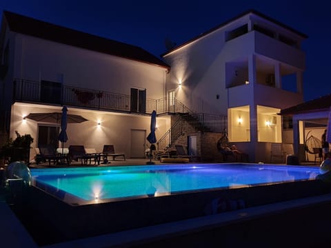 Property building, Swimming pool