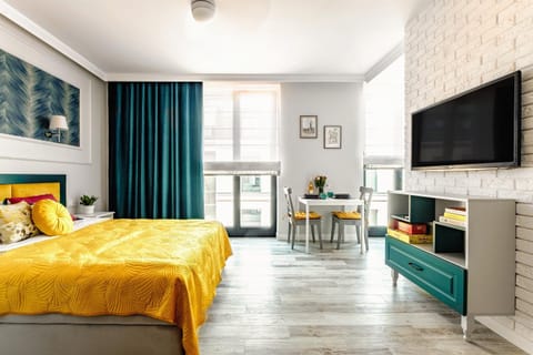 Communal lounge/ TV room, Bed, TV and multimedia, Bedroom