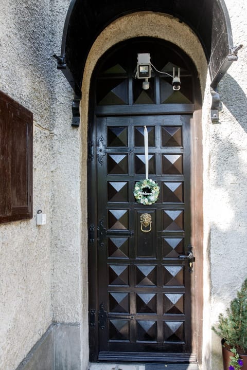 Property building, Facade/entrance, Off site, Day, Summer, Other, Decorative detail, On site, Time of day, Sunset