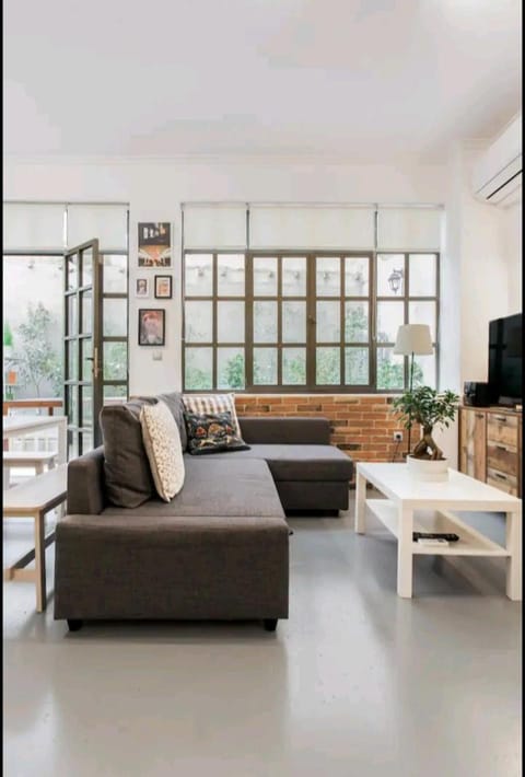 TV and multimedia, Seating area