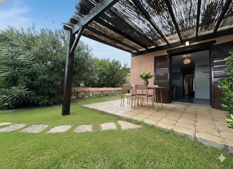 Property building, Patio, Spring, Day, Garden, Garden view