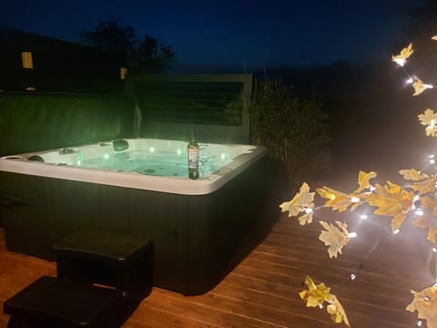 Hot Tub, Spa and wellness centre/facilities