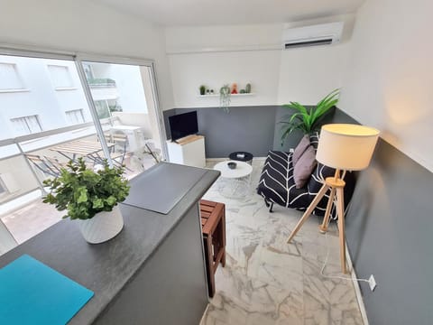 GregBnb - T2 Pleine Ville - CLIMATISE - BALCON - 1 Apartment in Toulon