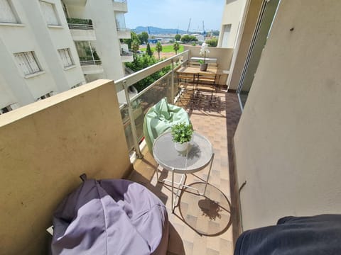 GregBnb - T2 Pleine Ville - CLIMATISE - BALCON - 1 Apartment in Toulon