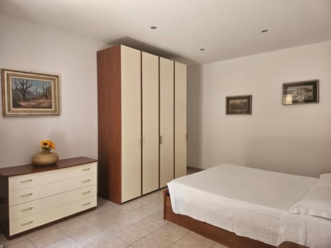 Bed, Bedroom, wardrobe
