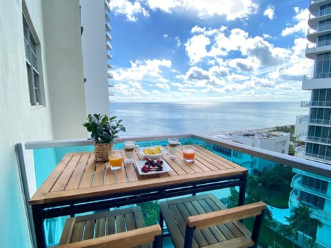 Amplio y moderno departamento con acceso directo a la playa Apartment in Hollywood Beach