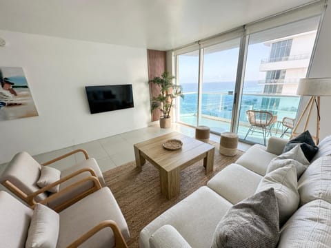 Amplio y moderno departamento con acceso directo a la playa Apartment in Hollywood Beach