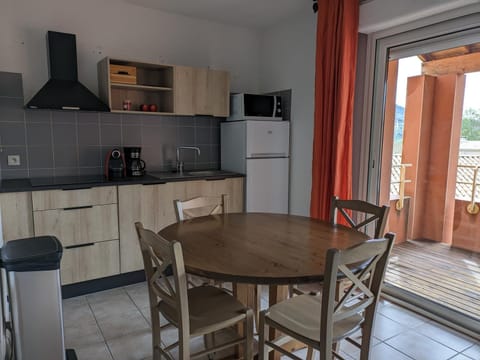 Maisonnette dans domaine avec piscine à Nyons, pays des olives House in Provence-Alpes-Côte d'Azur