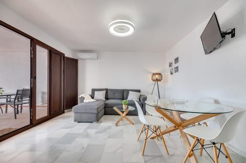 Communal lounge/ TV room, Dining area