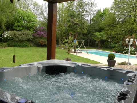 Hot Tub, Garden view, Swimming pool