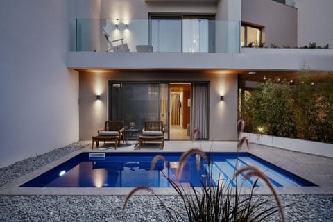 Swimming pool, Swimming pool