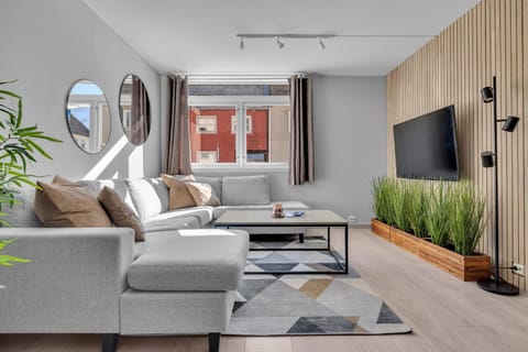 TV and multimedia, Living room, Seating area, Evening entertainment