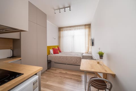 Bed, Living room, Photo of the whole room, Seating area, Dining area, Bedroom, stove