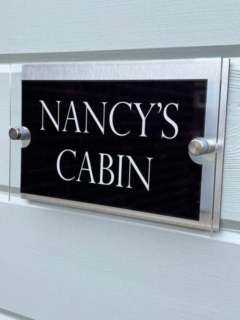 Nancy's Cabin Cabin in Sheffield