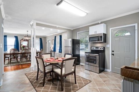 The Heart of Merrimack Historic Mansion House in Huntsville