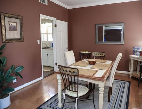 The Regal Courtyard Retreat 5 Min to ASU House in Montgomery