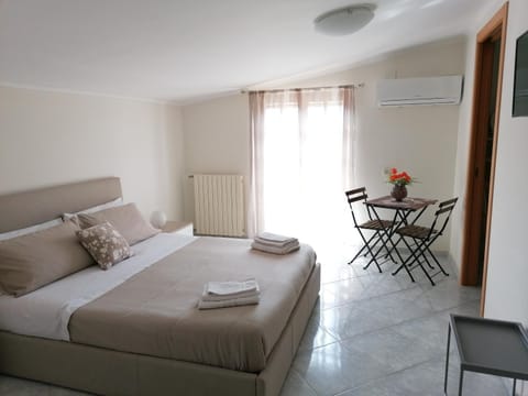 Bed, Bedroom, air conditioner