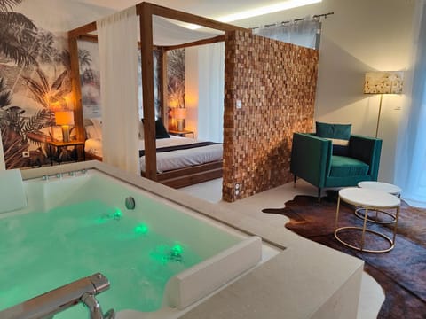 Hot Tub, Photo of the whole room, Bedroom, Bath