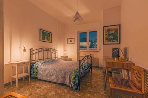 Bed, TV and multimedia, Photo of the whole room, Bedroom, hair dresser