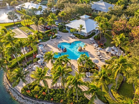 Day, Natural landscape, Bird's eye view, Lake view, Pool view, Swimming pool, Swimming pool