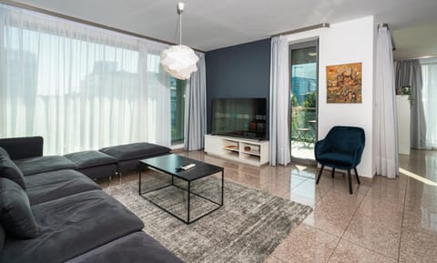 Communal lounge/ TV room, TV and multimedia, Living room, Seating area, Evening entertainment